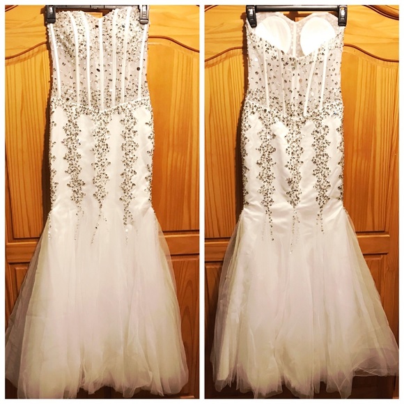 Dresses & Skirts - Formal Dress